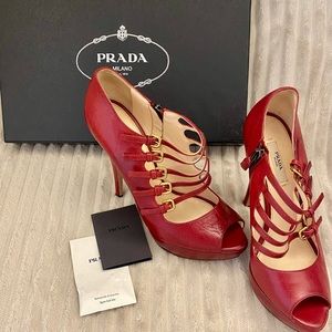 👠 ✨👌🏼🔥GORGEOUS Red/Burgundy ❤️‍🔥PRADA HEELS✨